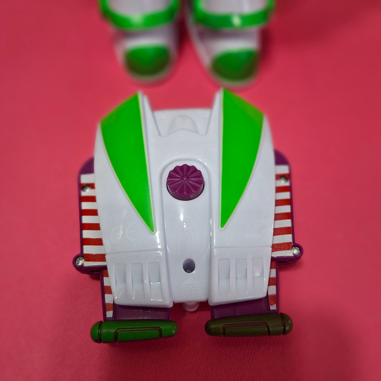 ربات اسباب بازی مدل بازلایتر انیمیشن توی استوری bazz lightyear کد۴