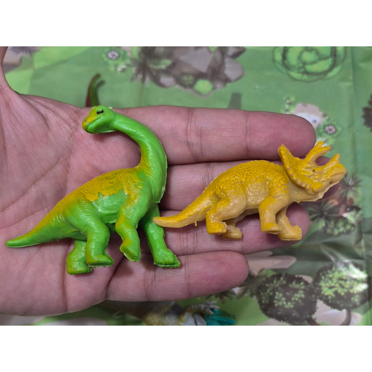فیگور دایناسور ۹ عددی سایز کوچک دارای سفره
